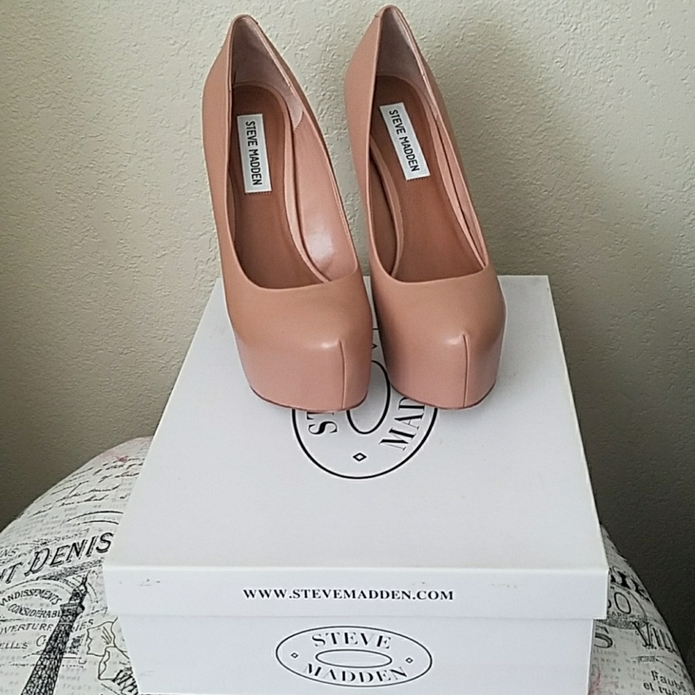 Steve Madden De Javu pumps (size 8)